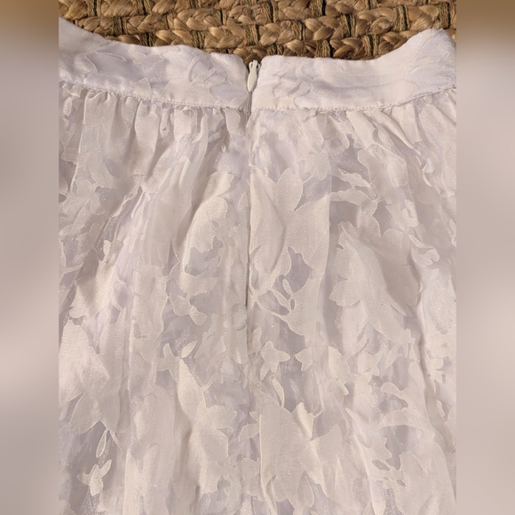New Bebe White Skirt Size 4 Has 2 Liners Under Lace Overlay Zipper In Back - Picture 5 of 9